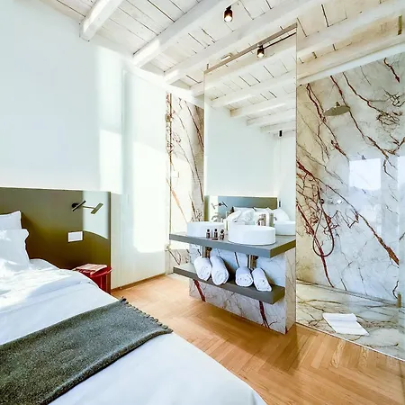 Reverie - Boutique 3*