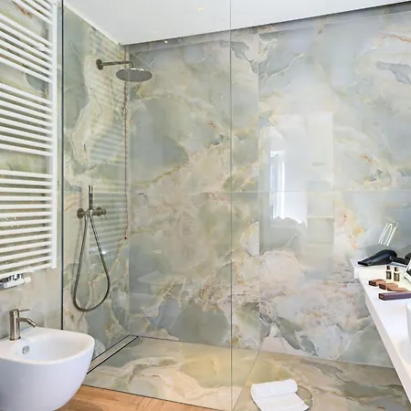 Reverie - Boutique 3*