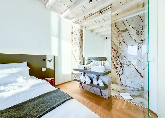 Reverie - Boutique 3*