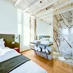 Reverie - Boutique 3*